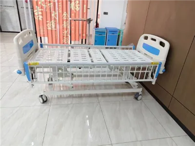 سرير مستشفى يدوي بثلاثة أذرع